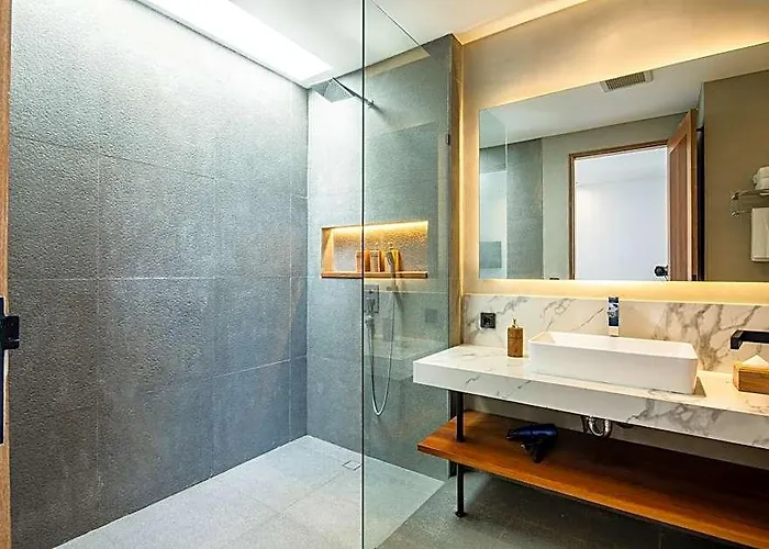 New 5br At 200m Canggu ホテル 4*