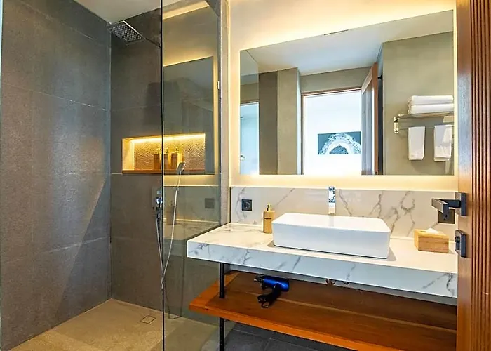 New 5br At 200m Canggu ホテル 4*